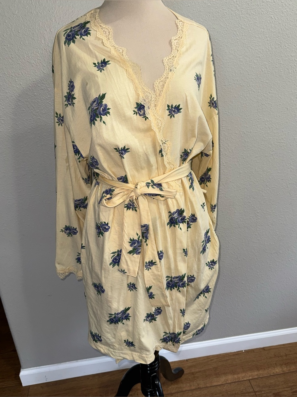Victoria’s Secret • pale yellow wrap front floral nightie robe, blue floral SZ S